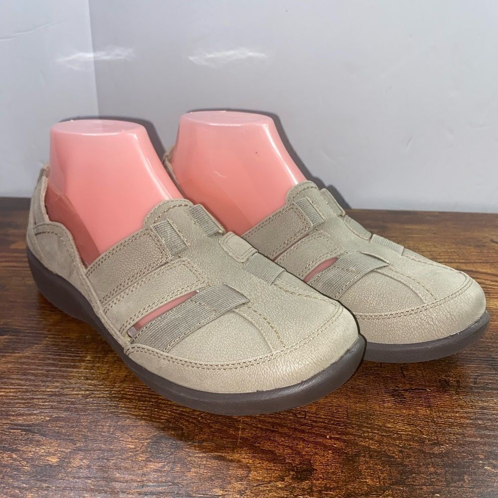 Cloudsteppers by Clark’s Slip On Sand Beige Sneakers Sandal Shoes Wm’s Size 8